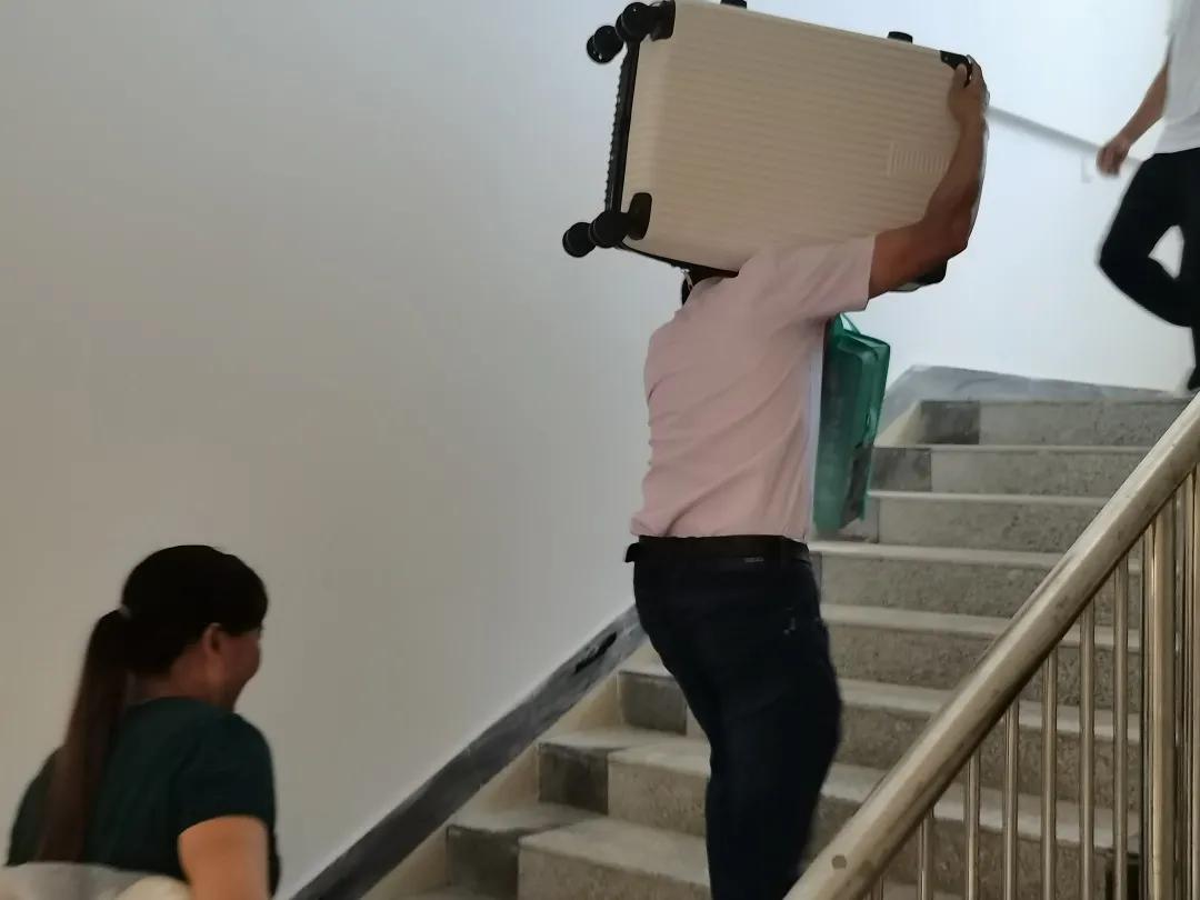 武汉外语外事学院新生,2022年武汉外语外事新生报到