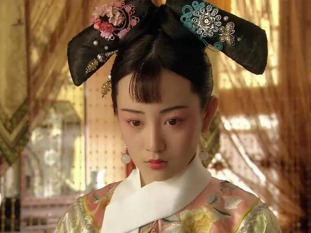 19岁大红却自毁名声,整容、当小三还撕原配太嚣张