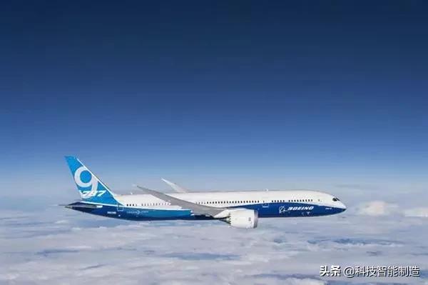 客机的机翼为什么那么长,民航飞机机翼为什么是在下方