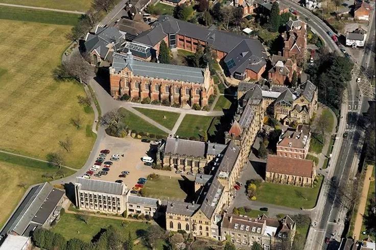 fm2020足球经理怎么买入,fm2020足球经理有手机版吗