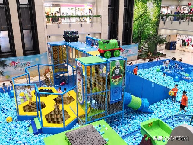 随拍转型后的百荣,店主问:你打算拿多少货?我说我只买一件