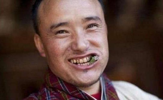 嚼槟榔对牙齿的变化,长期吃槟榔牙齿的变化