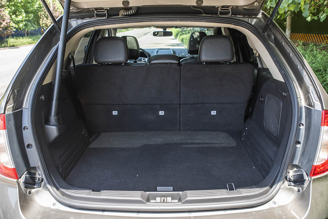 试驾福特新款福克斯视频,试驾老款福特福克斯两厢