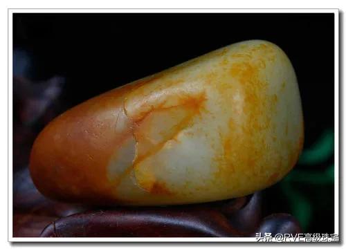 东陵玉和翡翠的区别是什么,翡翠与玉的区别是什么