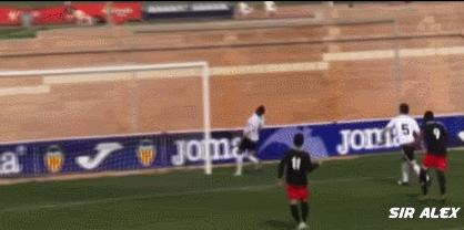 孙继海足球最佳防守视频,孙继海1v4奇迹解围完整版现场观众