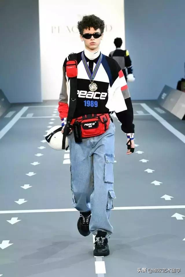 太平鸟时装发布会,太平鸟联名绿色外套