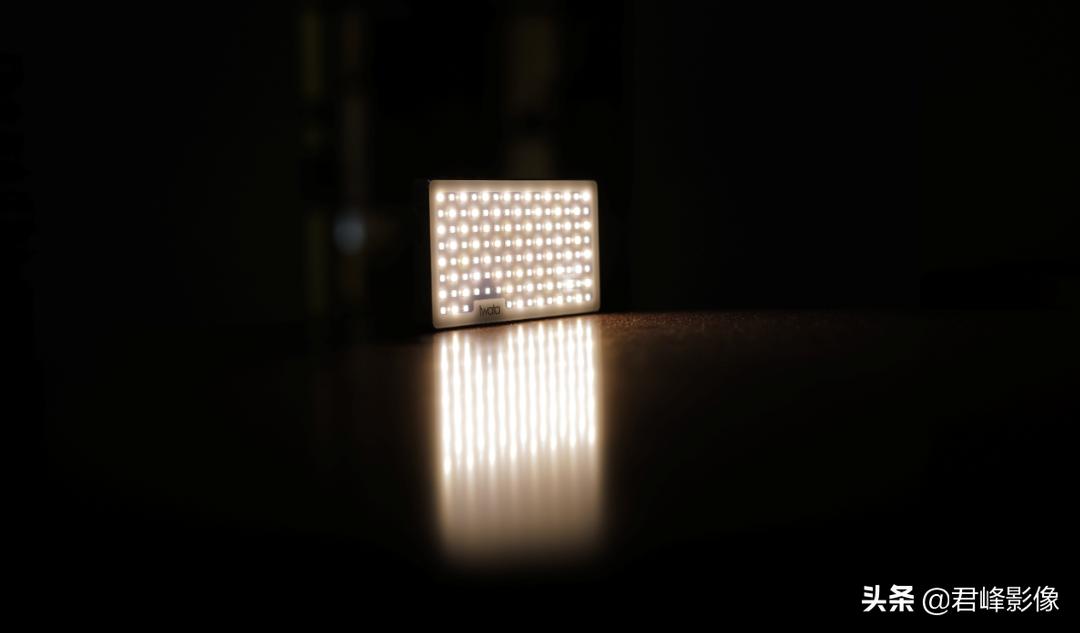 35mm和50mm哪个拍人像好,35mm拍人像广角