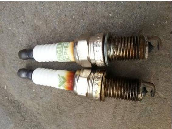 火花塞为什么一个月就坏了,火花塞提前换还是等有症状了再换