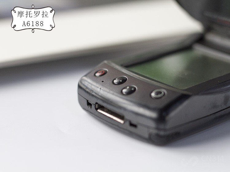 摩托罗拉razr1代2代区别,摩托罗拉razr5g