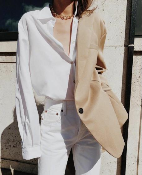 平胸女生穿衣服才有高级感,平胸穿衣服显高级感吗