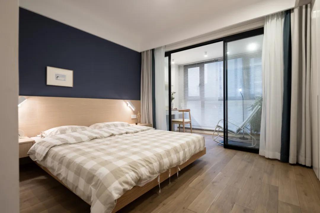 带阳台的卧室就这样装真的别犹豫,带阳台的卧室窗帘怎么装实用好看