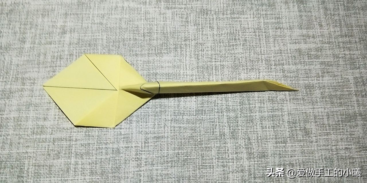 最简单的折纸金刚狼爪教程,用折纸折金刚狼爪