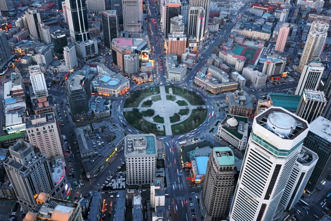 这些特大城市里，这个北方海边城市真的挺“大”