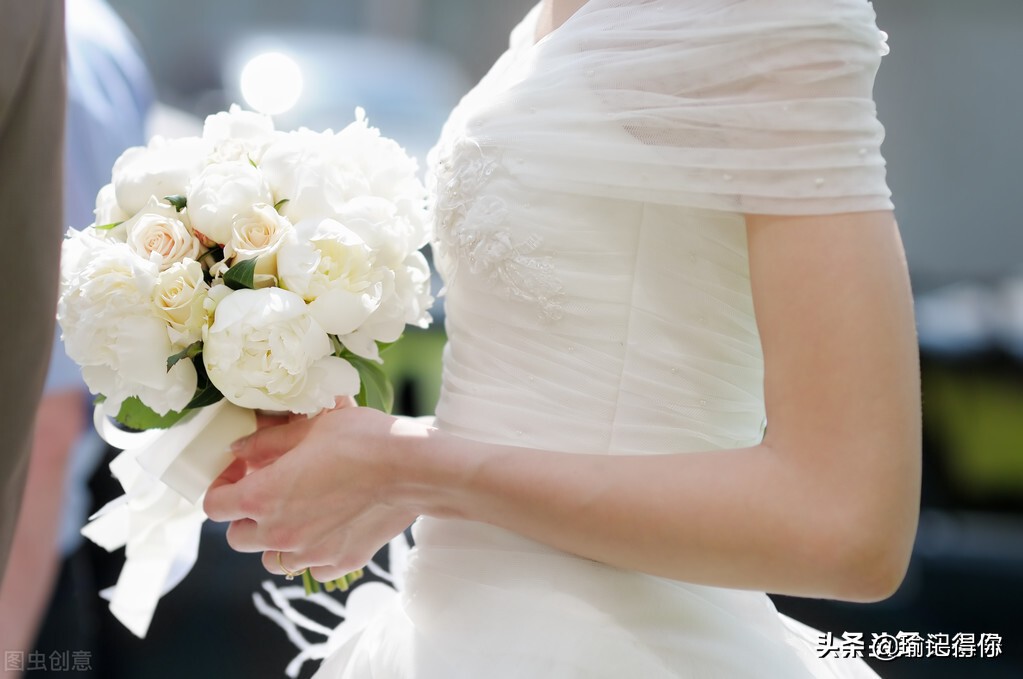 贵州女孩报答男子,以身相许,不要一分彩礼,拿20万在农村修房子