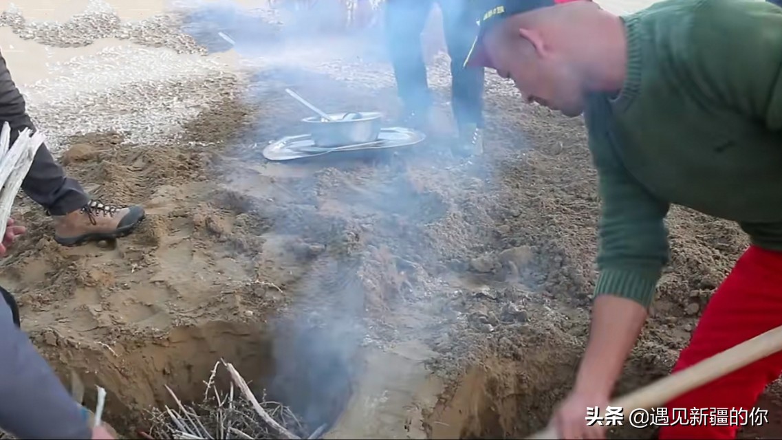 塔克拉玛干沙漠篝火晚会,六轮越野车穿越无人区