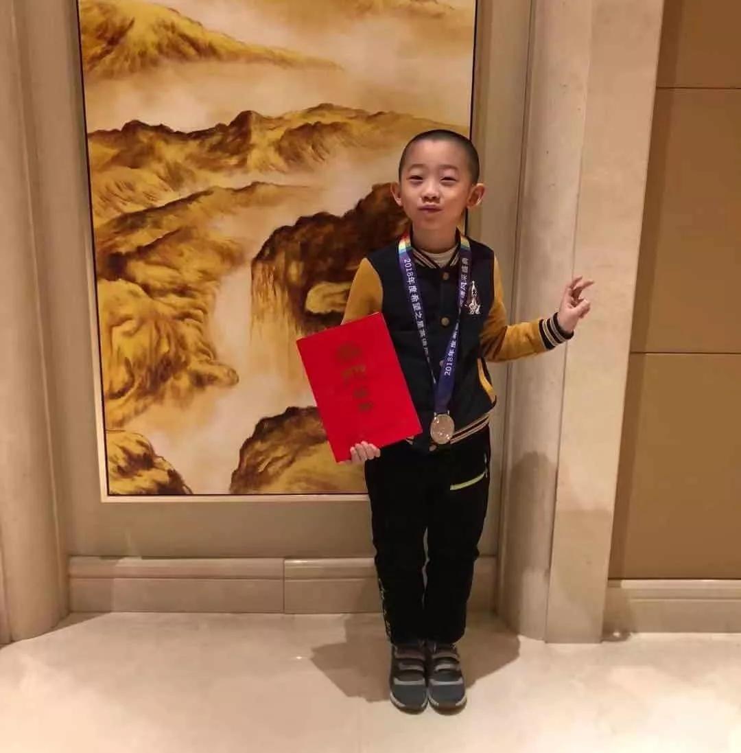 对话星妈|从排斥英语到7岁拿下KET,如今中英法语花式切换