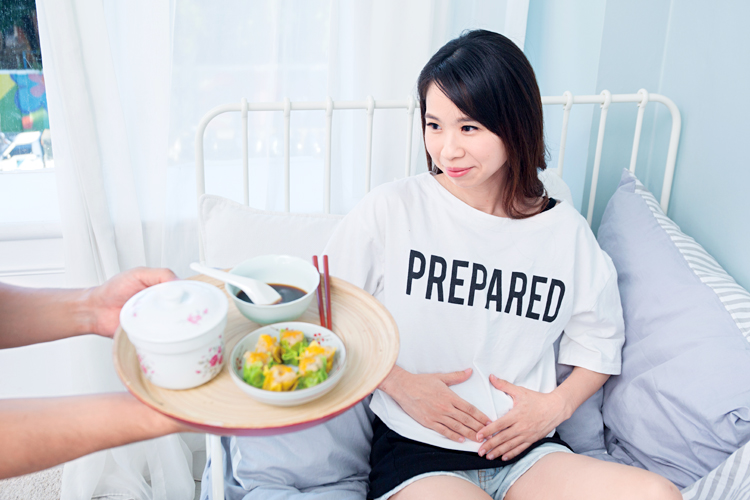 月子到底去月子中心还是请月嫂,坐月子是去月子中心还是月嫂好