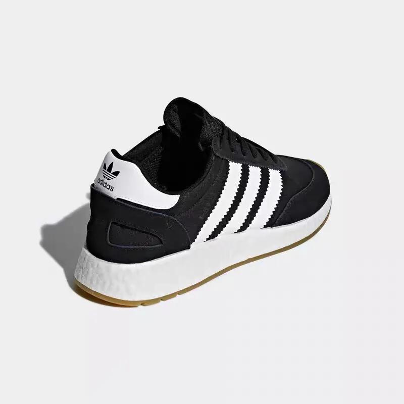 300元阿迪达斯篮球鞋,阿迪达斯300