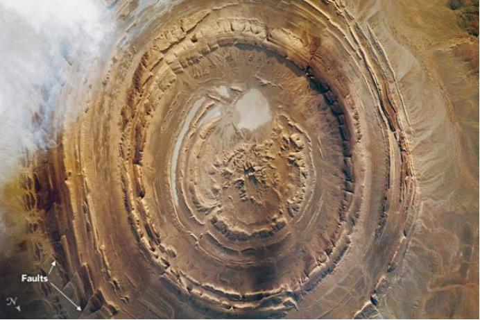 美国宇航员拍到地球画面瞬移,美国宇航员在月球上拍到的地球