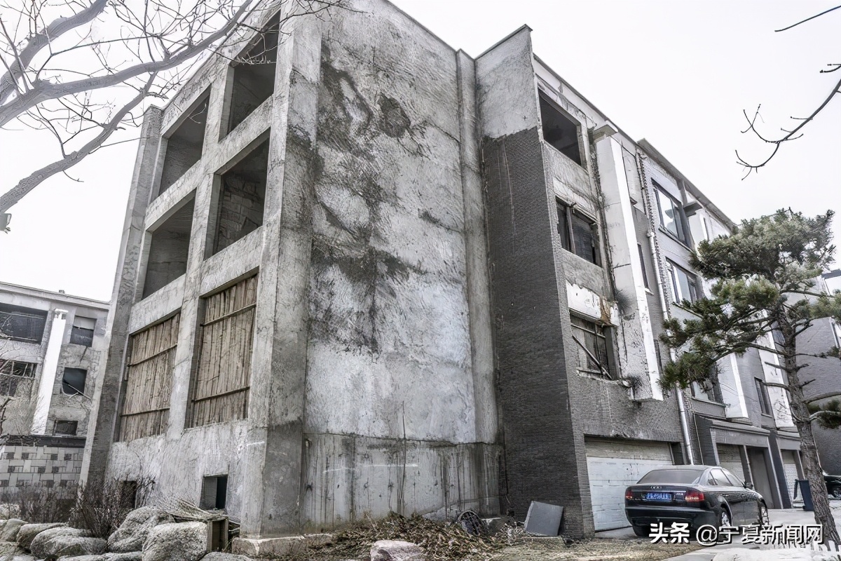 银川黄河边烂尾别墅,银川珺睿府三期烂尾了吗