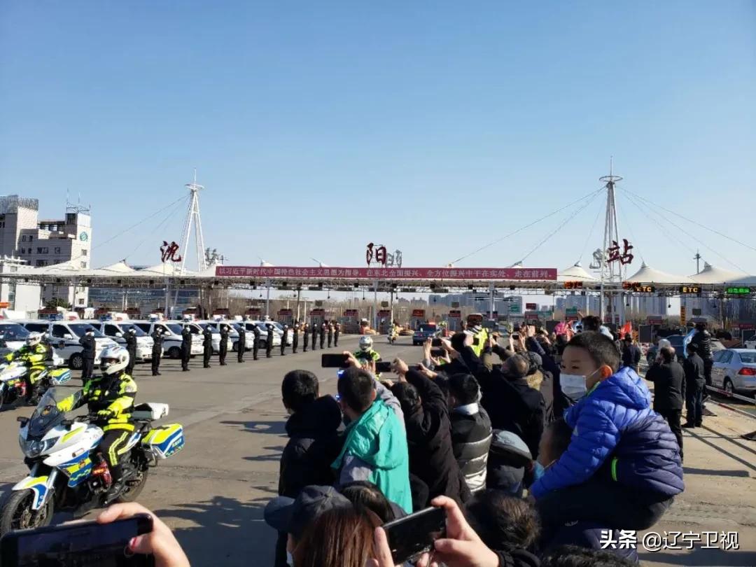 蓝天彩虹笑颜敬礼全城追星！这是你们应该得到的礼遇和荣耀！