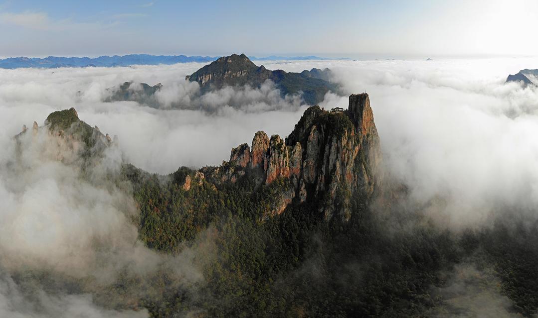 金华这座1.5亿高龄的山峰，浓翠蔽日，风清月朗，还有试胆石等你去挑战