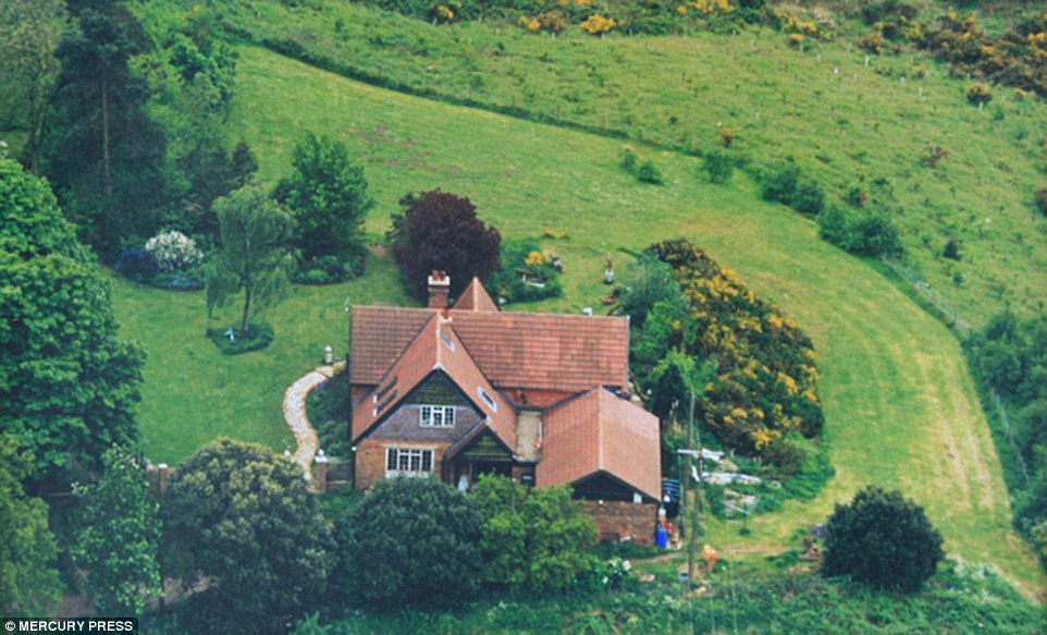英国家庭花园建造,英国夫妇22年打造梦幻花园