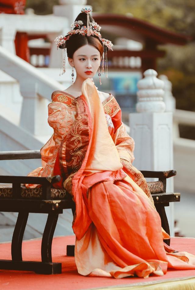 吴谨言穿唐装跳舞,吴谨言唐装