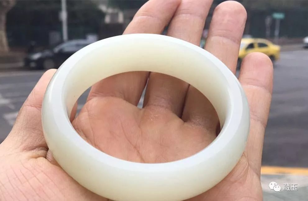 他用两年的时间,结缘一条和田玉手镯!