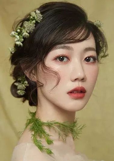 新娘妆容发型图片,新娘妆容教程和简单发型