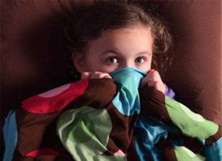 怕黑胆小恐惧吃什么药,孩子怕黑怕鬼聪明家长这样做