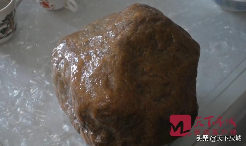 河滩上捡的狗头金,河边捡到超大狗头金