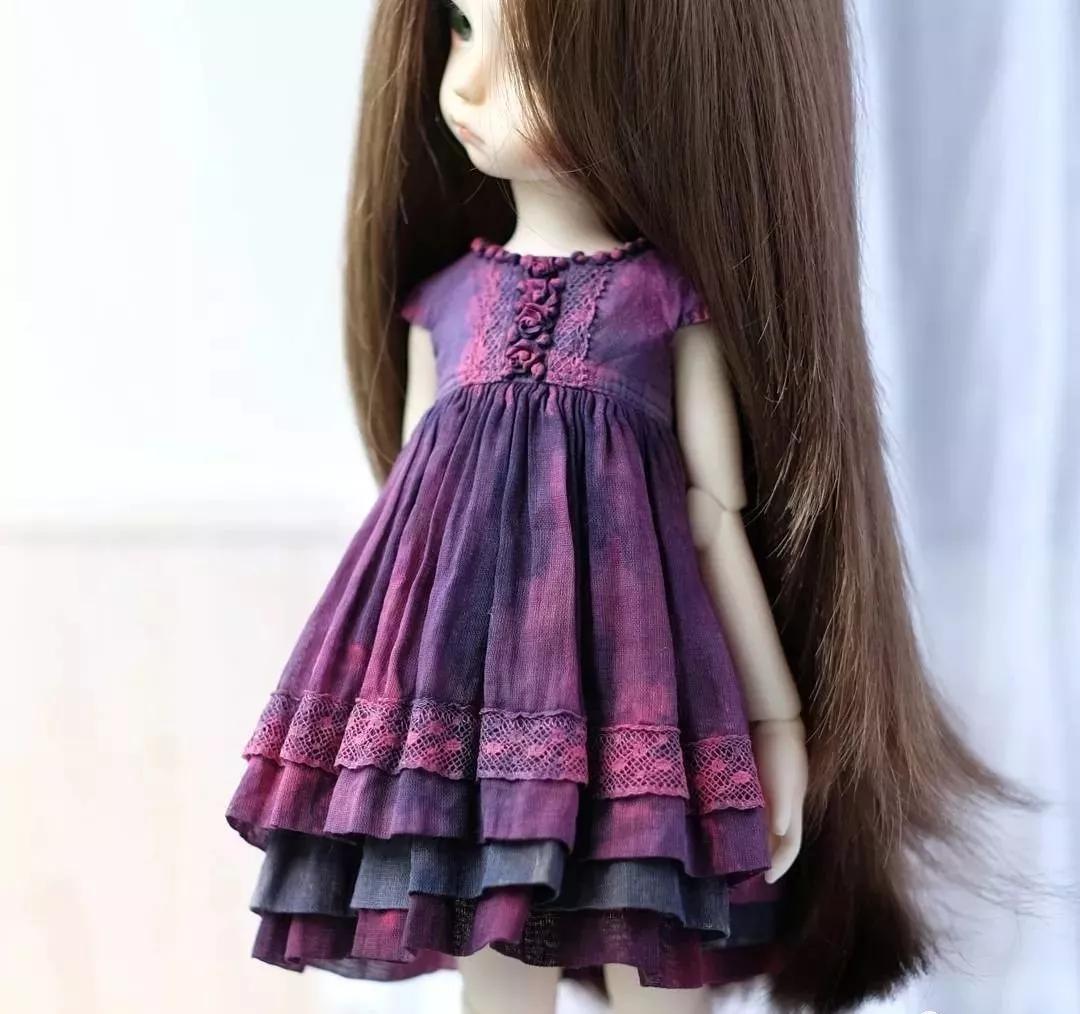 恨不能把她的芭比娃衣穿上自己身上......