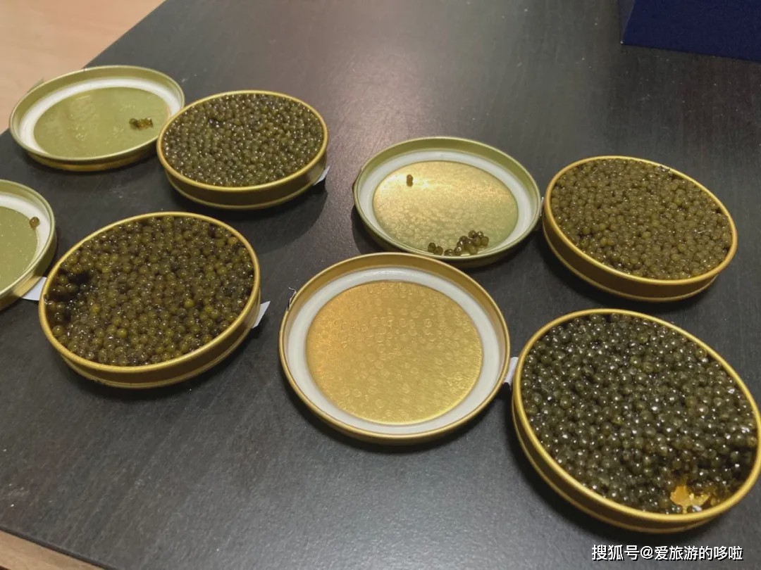 硬核吃鱼子酱指南，配糖油饼臭豆腐皮蛋