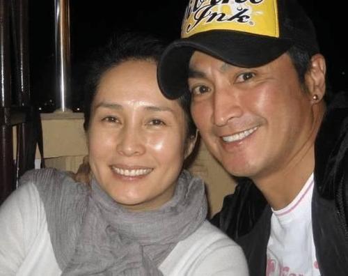 展昭何家劲近况,展昭何家劲直播