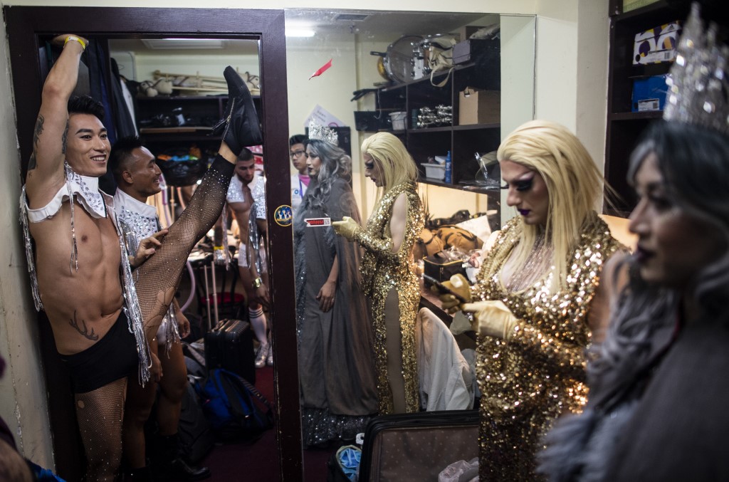 “如果要死，我宁愿死在手术台上”，跨性别者做手术有多难？