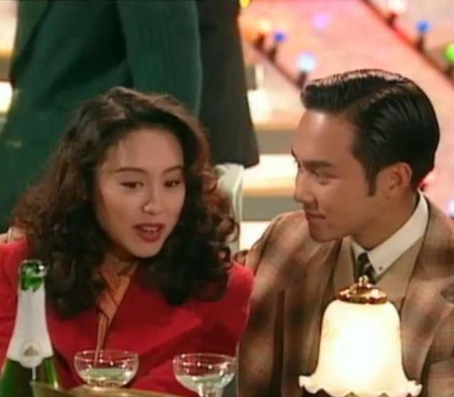 弃做年入过亿的综艺咖，张智霖夫妻决定返港，受刺激了？