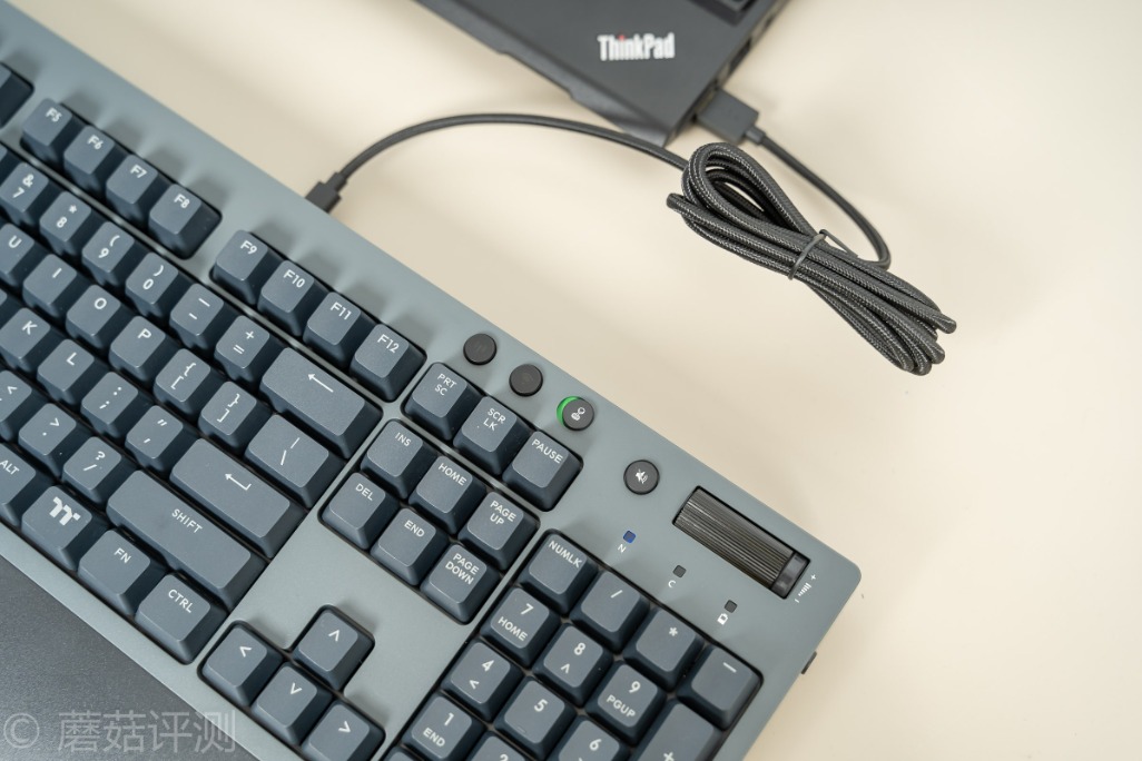 做工细腻手感超好,曜越g821多模电竞机械键盘