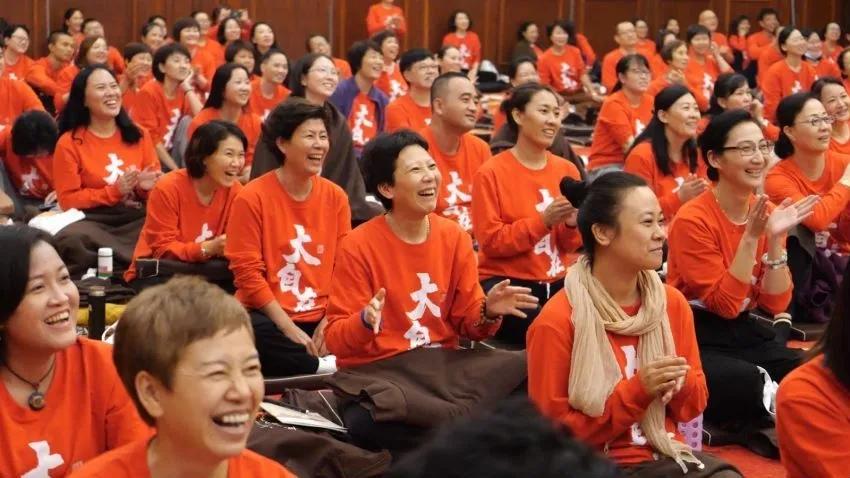 膝盖感觉冒凉气有点疼怎么回事,膝盖嗖嗖的疼怎么回事