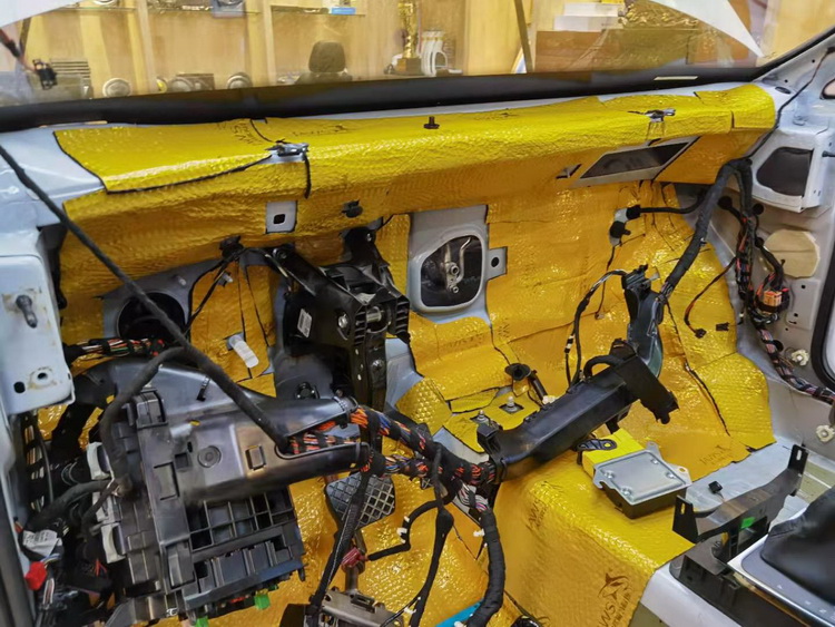 2023款大众高尔夫隔音效果测试,大白鲨隔音高尔夫r