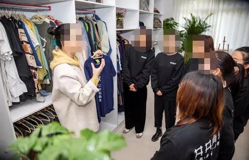 靠收拾也能年入百万？整理师这行到底是不是在割韭菜？