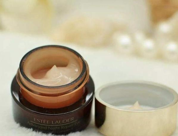 适合40岁平价抗皱保湿温和的眼霜,女人要想不显老多做保养