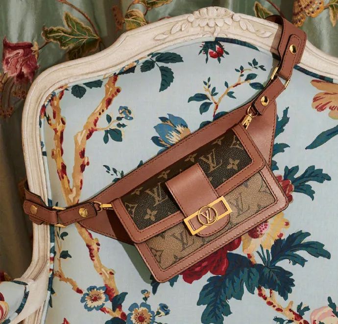 苏明玉开奔驰住楼王房，选包真有点……