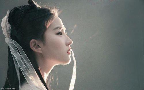 刘亦菲路人镜头下近照曝光,刘亦菲街拍颜值在线