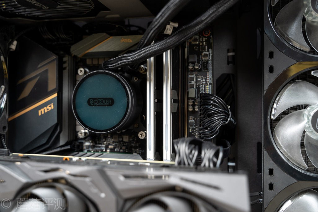 颜值和性能都很能打、扎达克SPARK台式机内存条评测