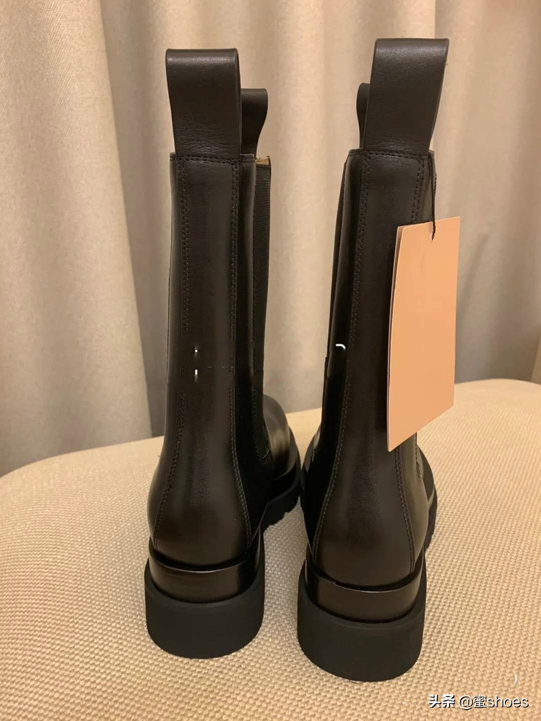 刘雯穿的运动鞋有哪些,刘雯穿搭全靠小白鞋