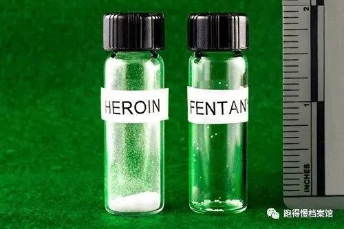 害死几十万美国人的制药巨头变身抗毒先锋，它才是美国永远的赢家