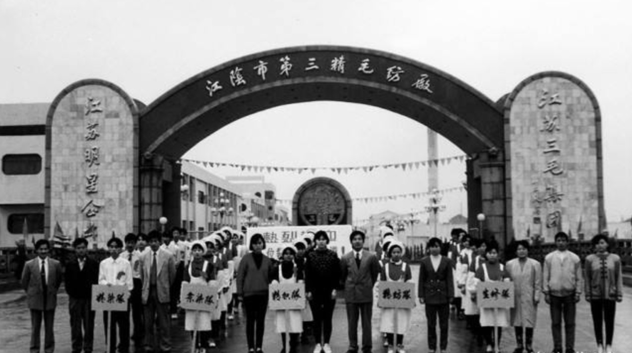 “男人的衣柜”为何沦落到“男人的货仓?”|艾问人物