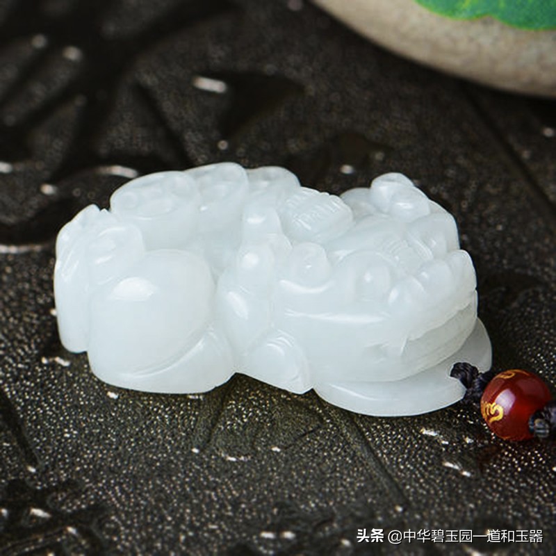 男士和田玉平安无事牌配饰,男士手上适合戴什么和田玉饰品