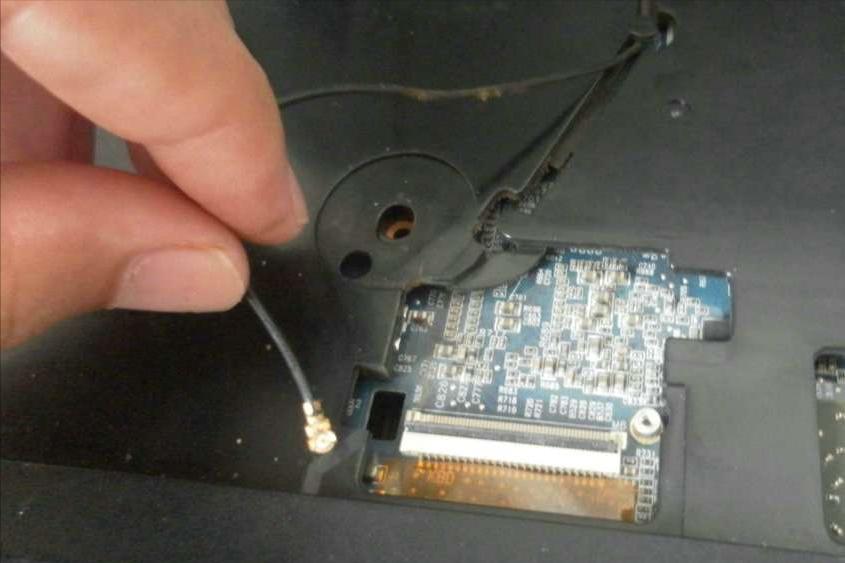 电脑开机显示器无信号键盘num不亮,电脑显示屏无信号是什么原因引起